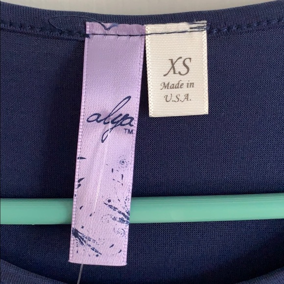 Francesca’s Alya NWT Cold Shoulder Navy Top - Picture 4 of 6